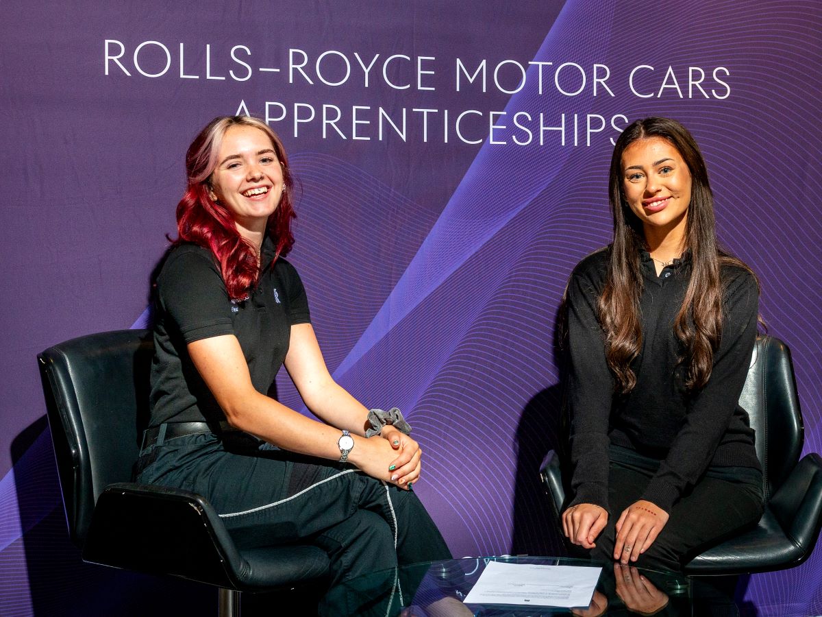 ROLLS-ROYCE MOTOR CARS WELCOMES NEW APPRENTICES