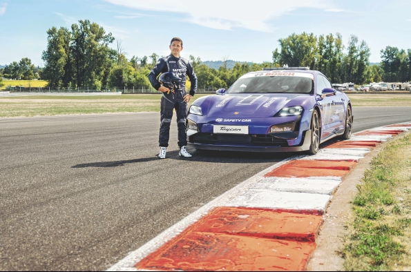 UNA VUELTA EN EL TAYCAN TURBO GT, COCHE DE SEGURIDAD EN FÓRMULA E