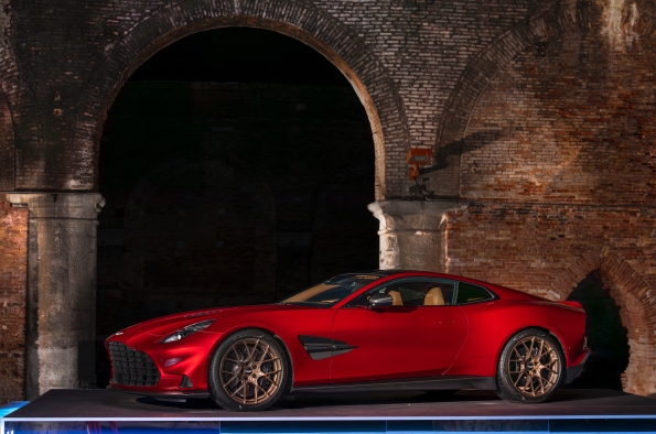 NUEVO ASTON MARTIN VANQUISH V12