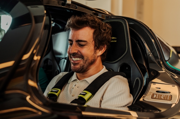 EL VALKYRIE, UN AUTÉNTICO F1® PARA LA CARRETERA SERÁ PILOTADO AHORA POR EL BICAMPEÓN DEL MUNDO DE FÓRMULA 1® DE LA FIA, FERNANDO ALONSO