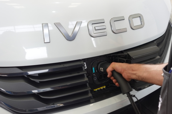 LOS CONCESIONARIOS DE IVECO EN ESPAÑA IMPLANTAN PUNTOS DE CARGA EN SUS INSTALACIONES