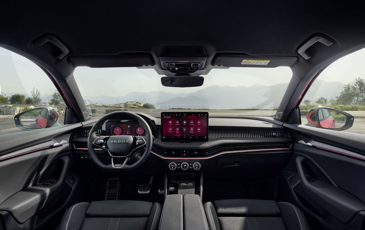 EL SUPERB SPORTLINE COMPLEMENTA EL VIRTUAL COCKPIT DE 10 PULGADAS CON GRÁFICOS ESPECÍFICOS SPORTLINE, CON UNA PANTALLA DE INFOENTRETENIMIENTO INDEPENDIENTE DE 10 PULGADAS DE SERIE