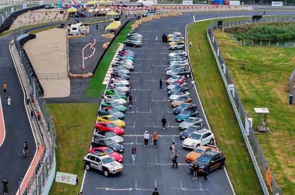 PORSCHE CHINA CELEBRA LOS 50 AÑOS DE PORSCHE TURBO EN EL FESTIVAL OUTDOOR CAR RETRO