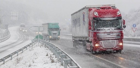 FESVIAL ADVIERTE DE LOS RIESGOS QUE OCASIONAN EL FRIO Y LAS HORAS DE OSCURIDAD EN LA CONDUCCIÓN EN INVIERNO