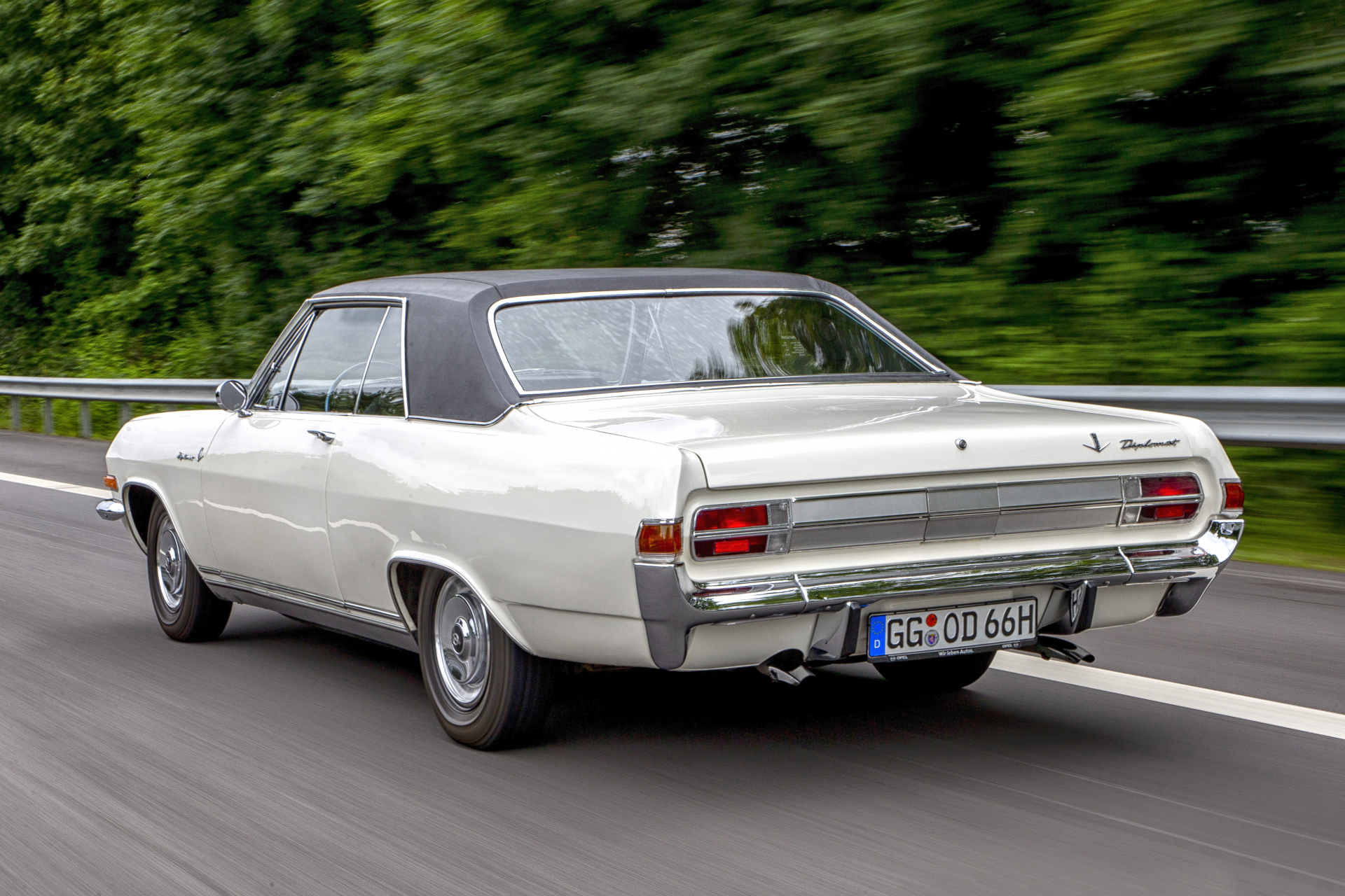 OPEL DIPLOMAT V8 COUPÉ