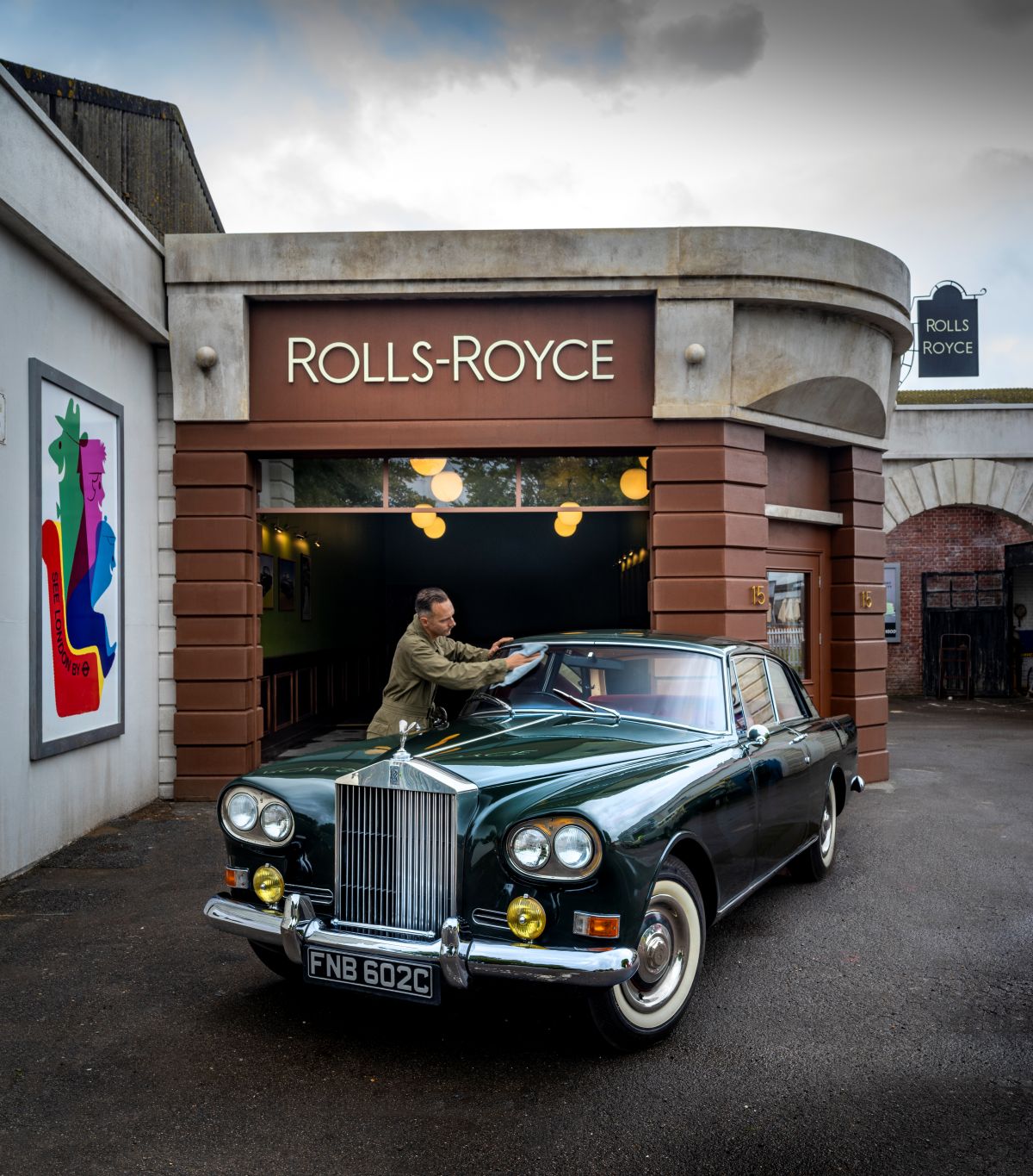 A RARE 1965 ROLLS-ROYCE SILVER CLOUD III MULLINER PARK WARD OUTSIDE THE 'MARCH MOTOR WORKS' AT THE 2024 GOODWOOD REVIVAL