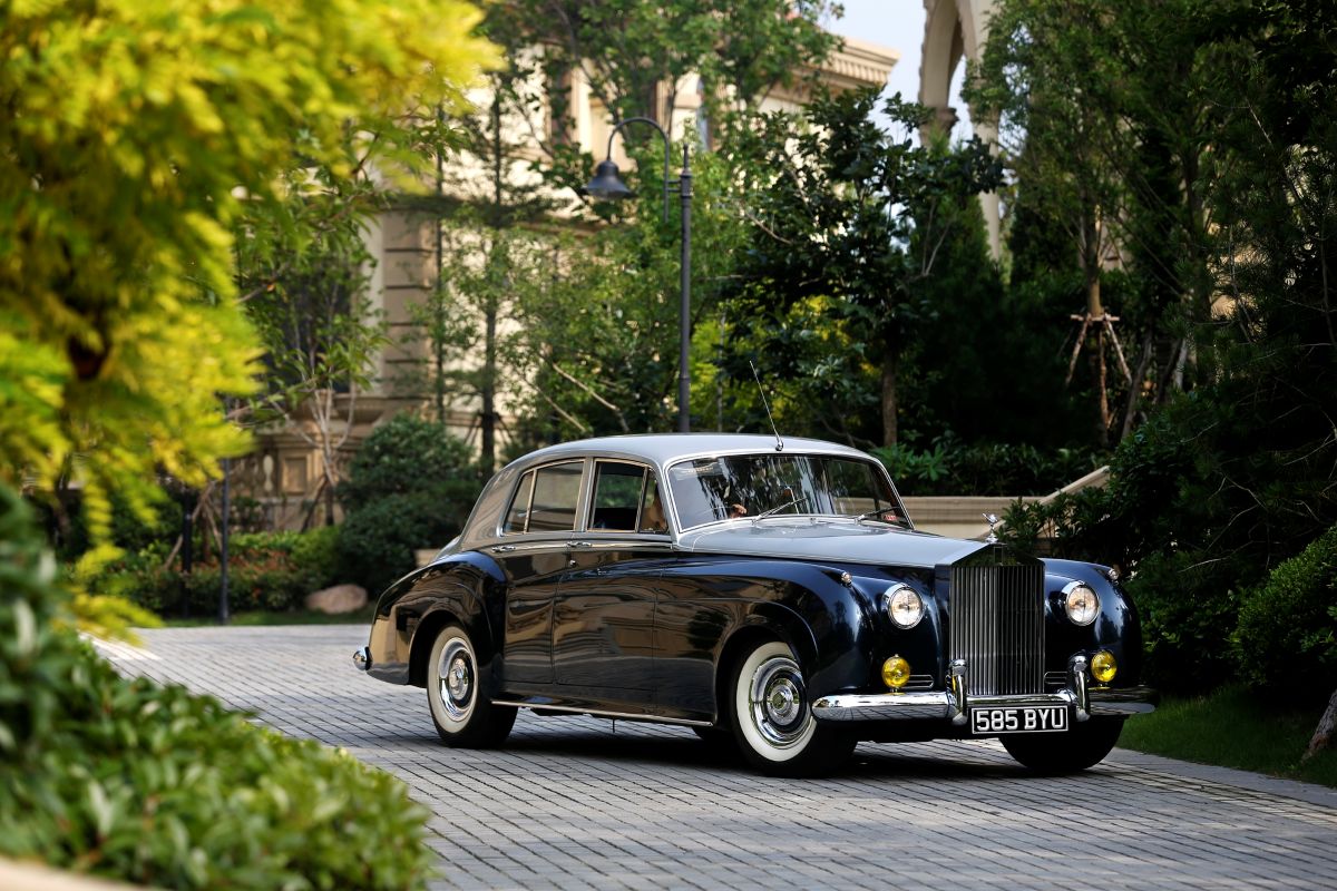 ROLLS-ROYCE SILVER CLOUD I STANDARD STEEL SALOON