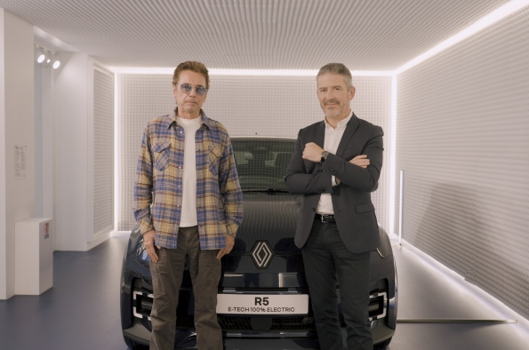 RENAULT COMPARTE UNA CONVERSACIÓN ENTRE GILLES VIDAL - DIRECTOR DE DISEÑO DE LA MARCA RENAULT - Y JEAN-MICHEL JARRE SOBRE LA EVOLUCIÓN DEL DISEÑO SONORO EN LA ERA ELÉCTRICA