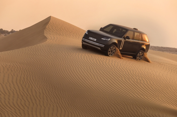 LOS PROTOTIPOS DEL RANGE ROVER ELÉCTRICO SE PRUEBAN EN CONDICIONES DE CALOR EXTREMO