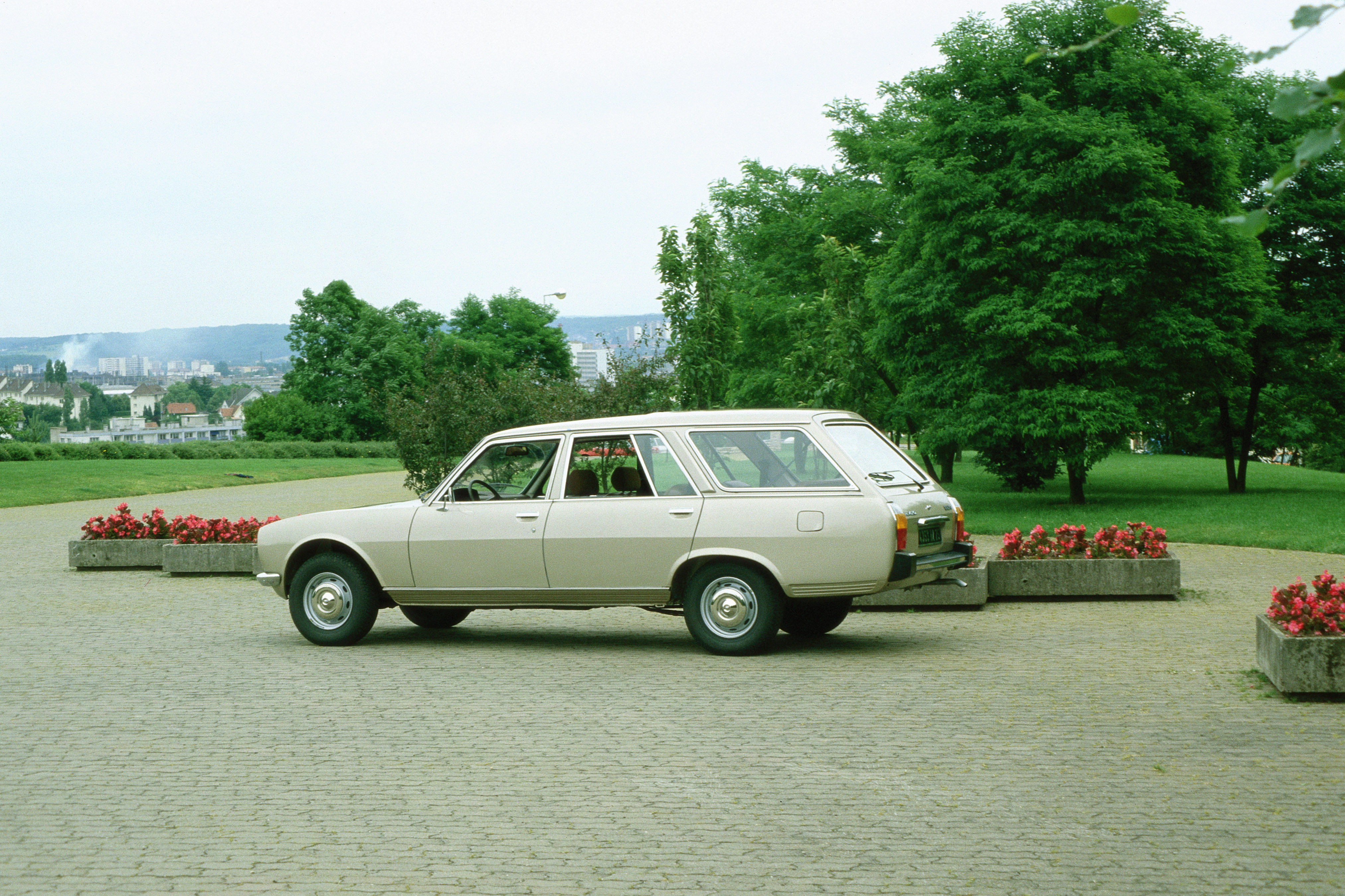 PEUGEOT 504 FAMILIAR (1979)