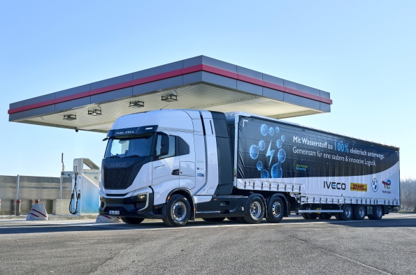 IVECO ENTREGA A BMW DOS CAMIONES S-EWAY DE PILA DE COMBUSTIBLE